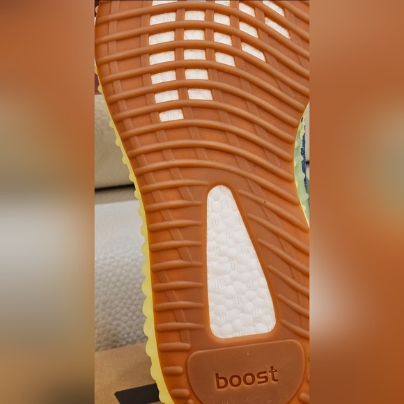 Authentic Yeezy Boost 350 V2 Original Adidas Semi Frozen Yellow Shoes size 11.5 - Picture 6 of 8